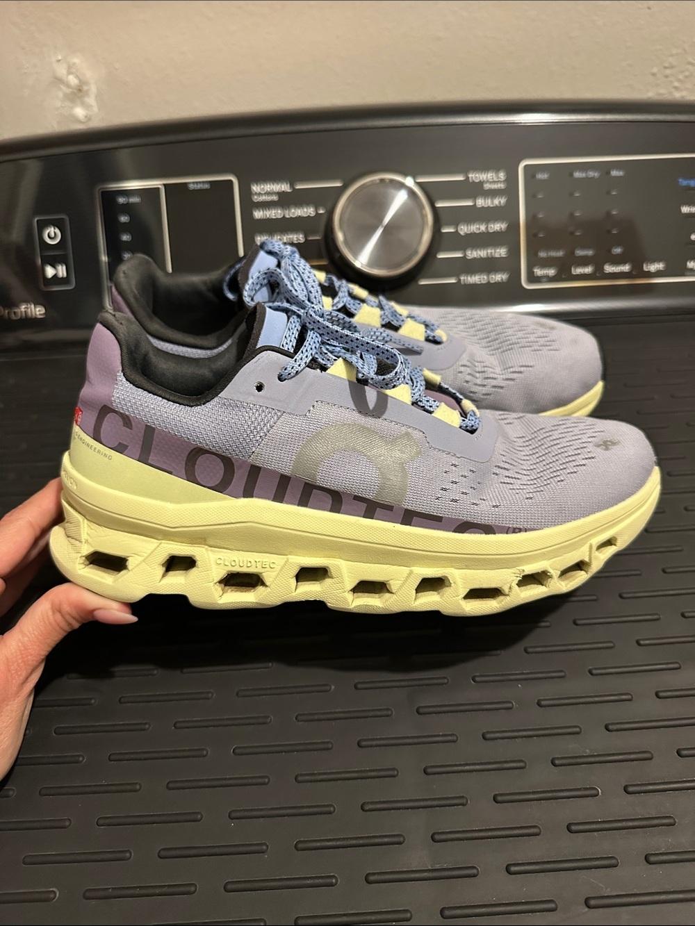 On Cloudmonster “Nimbus Hay”